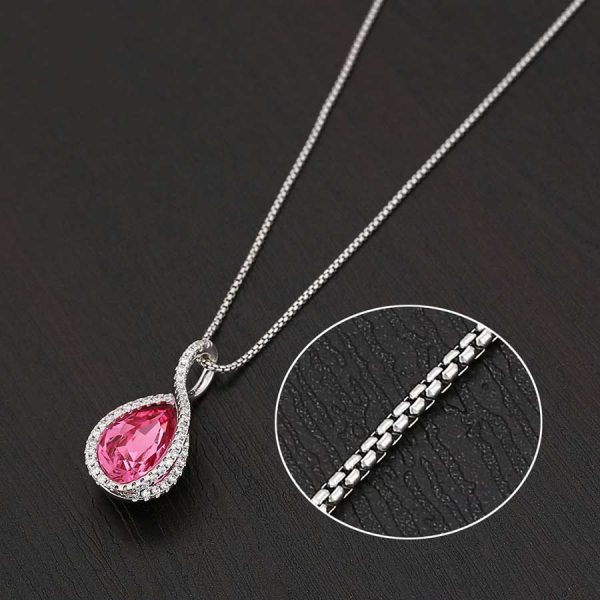Mesmerizing Crystal Teardrop Pendant Necklace Chain Detail Closeup